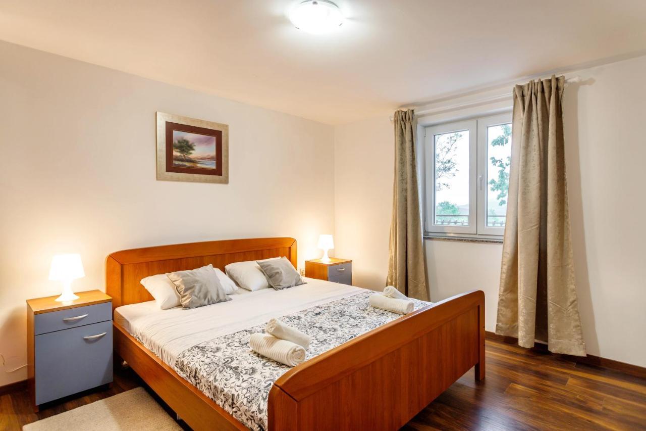 Casa Di Oliva-House With Heated Pool & Jacuzzi In Trilj, Croatia Villa Eksteriør bilde