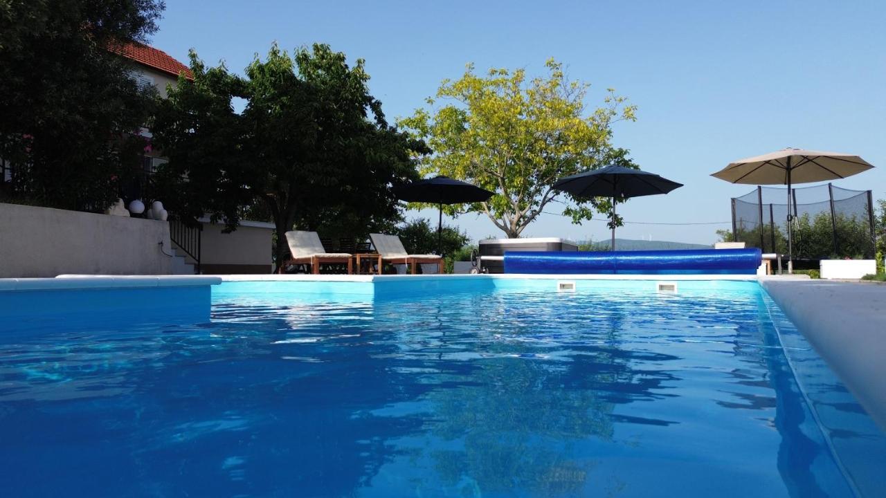 Casa Di Oliva-House With Heated Pool & Jacuzzi In Trilj, Croatia Villa Eksteriør bilde