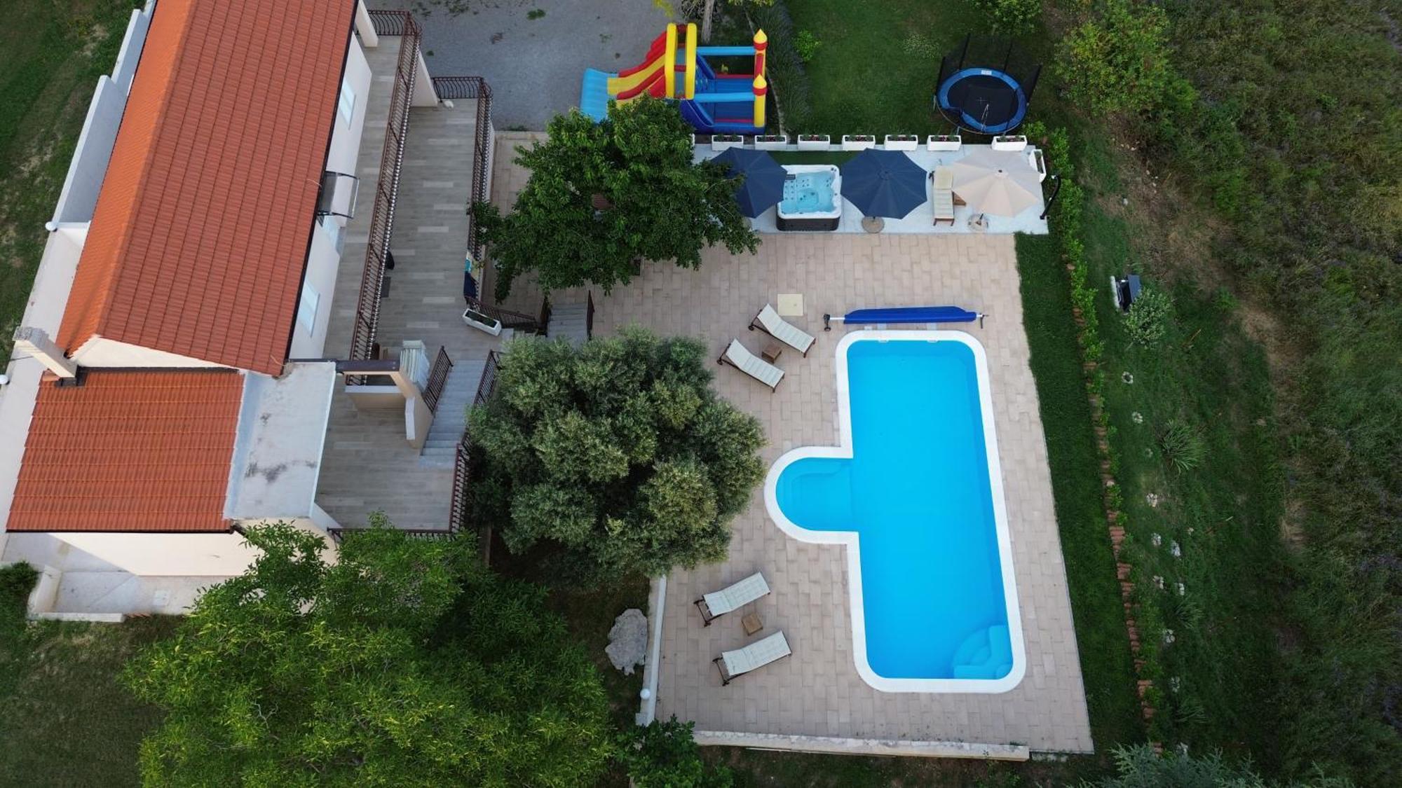 Casa Di Oliva-House With Heated Pool & Jacuzzi In Trilj, Croatia Villa Eksteriør bilde